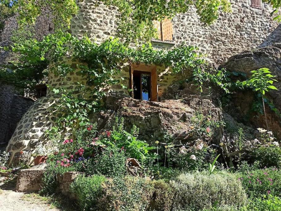 Gite Le Rocher Du Chateau De Retourtour Lamastre Exterior photo