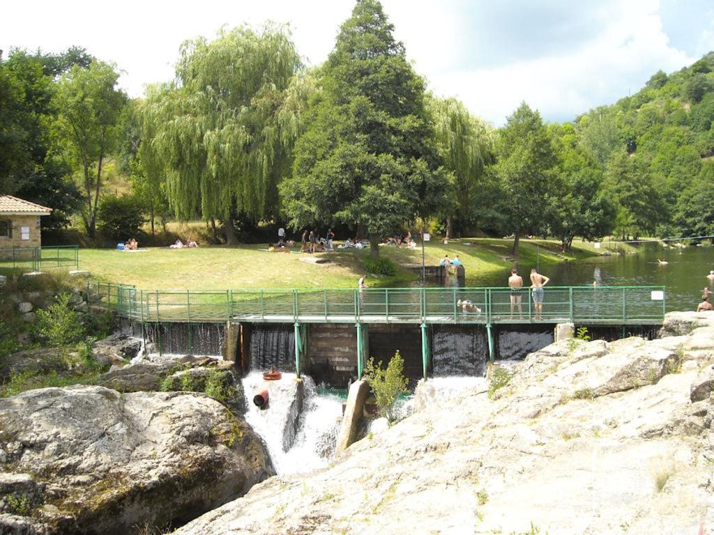 Gite Le Rocher Du Chateau De Retourtour Lamastre Exterior photo