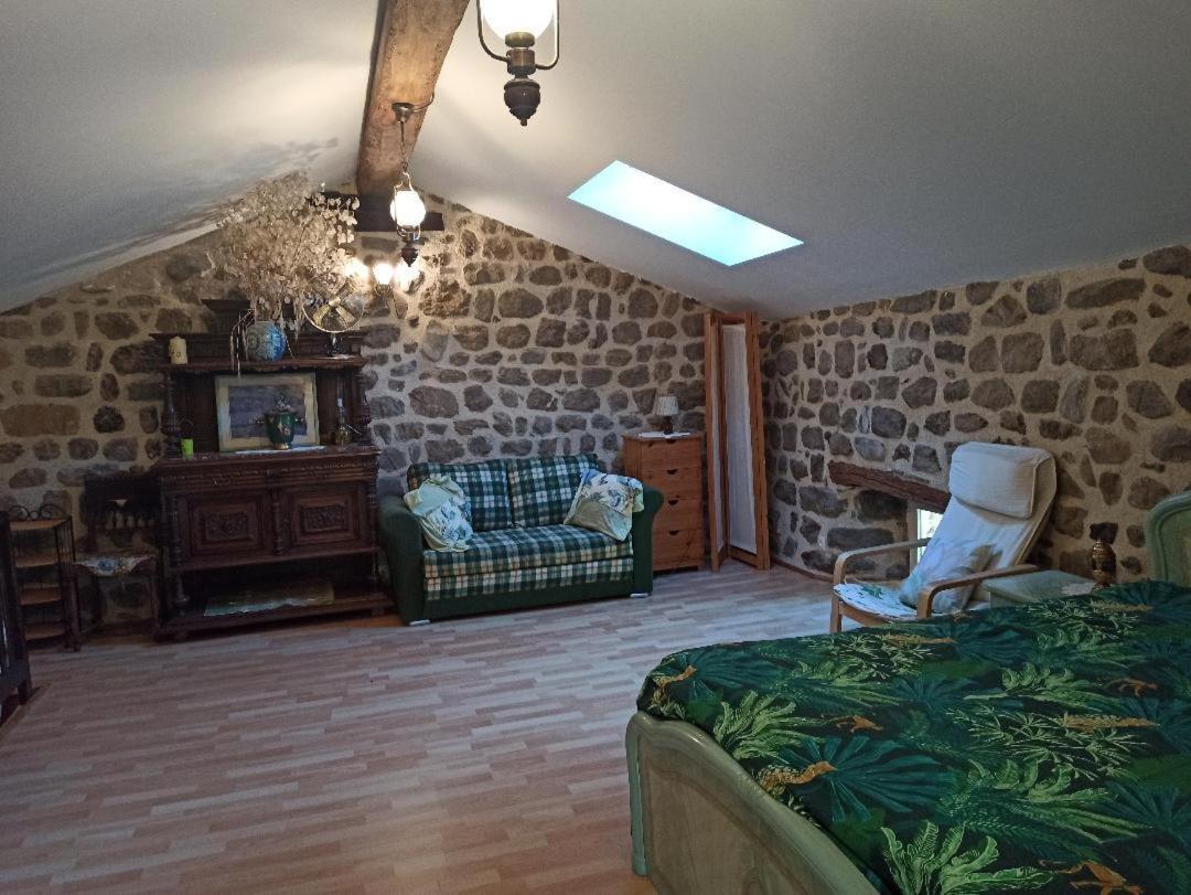 Gite Le Rocher Du Chateau De Retourtour Lamastre Exterior photo